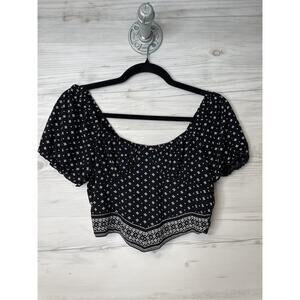 Joyva Crop Top Womens Medium Black White Floral Boho Puff Sleeve Smocked Peasant